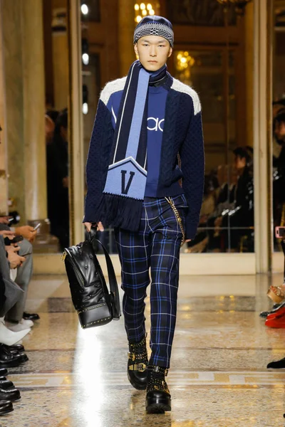 Look 18